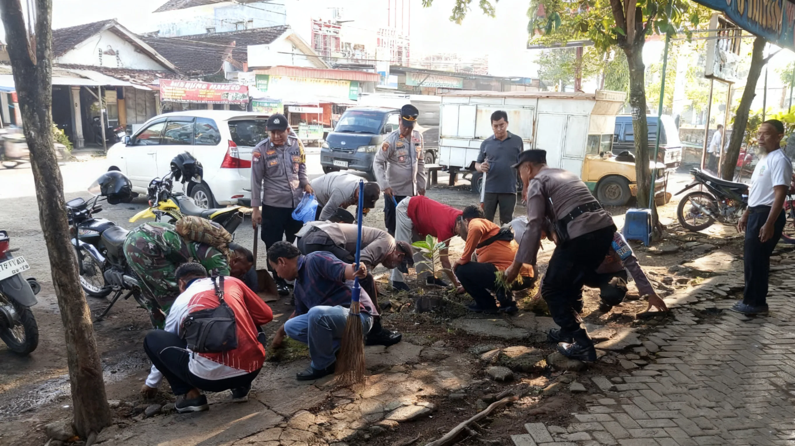 Dibalik kebersihan Pasar Gondang ada Gotong Royong Masyarakat dan Aparat
