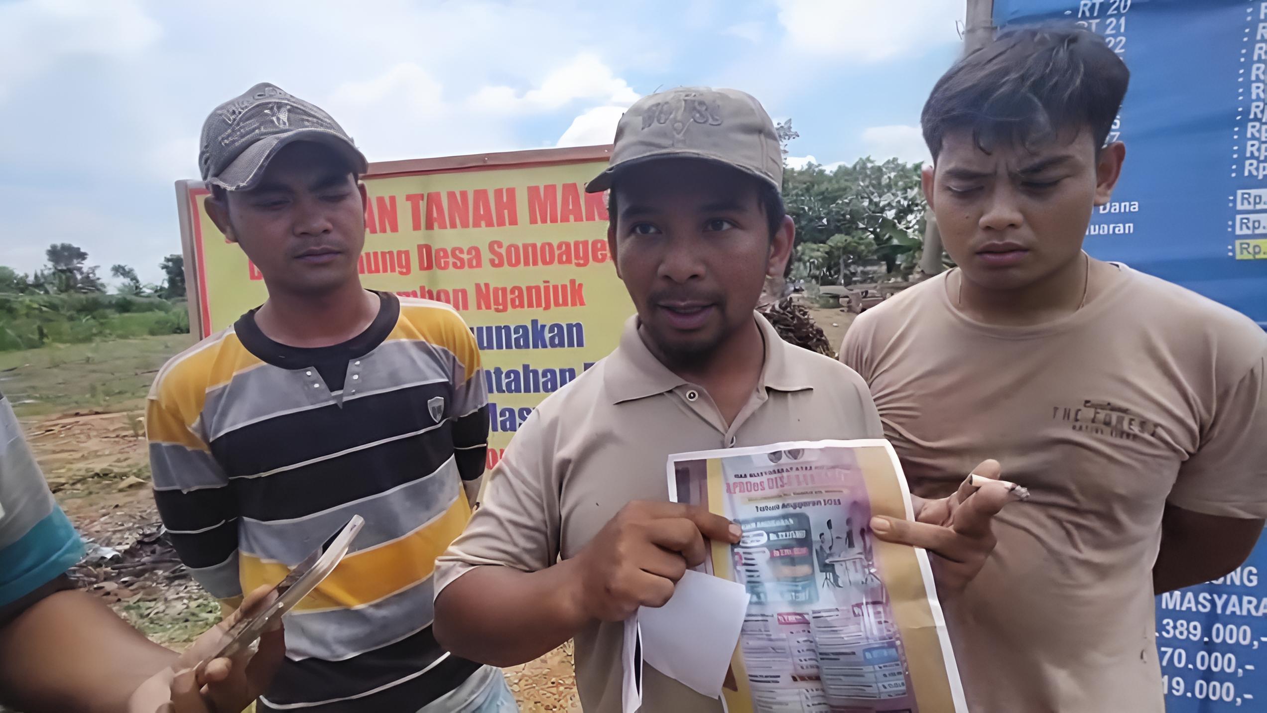 Spanduk Sebagai Bukti Transparansi Perluasan Tanah Makam 2026. Warga Sonoageng Minta Kejaksaan Audit Anggaran Desa Tahun 2018