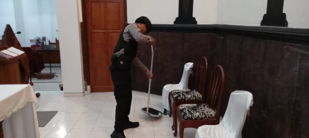Jelang Paskah, Polres Blitar Gelar Sterilisasi di Sejumlah Gereja