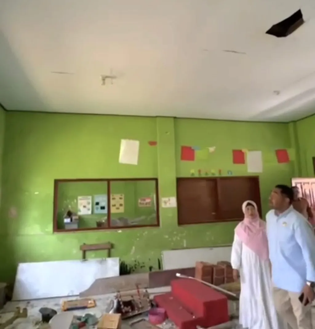 Sela Halalbihalal, Fauzi Irwana Sidak SDN 1 Lestari Temukan Plafon Jebol