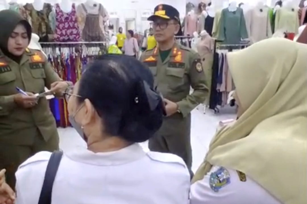 Satpol PP Nganjuk Razia ASN di Kafe & Swalayan Saat WFH