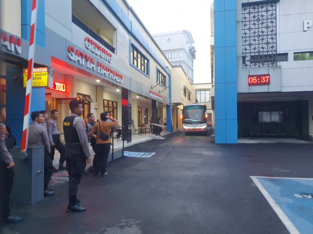 Belasan Pejabat Pemkab Tulungagung Diamankan, Pemeriksaan Berlangsung Sembilan Jam Non-Stop