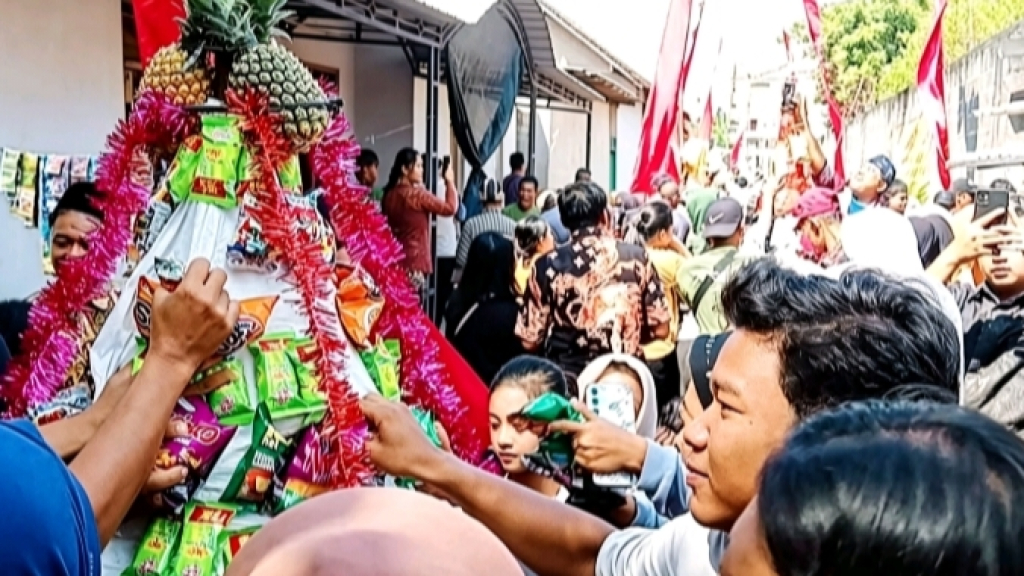 Harmoni di Punden Mbah Ageng, Saat Hasil Bumi dan Alunan Tayub Menyatukan Warga Ngrajek