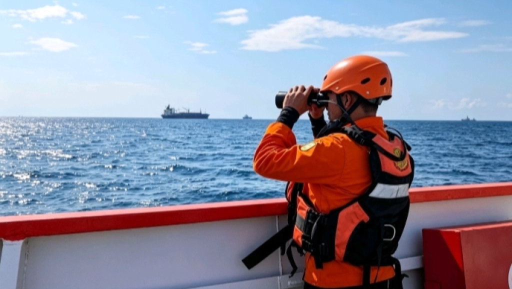 Garis Pantai hingga Tengah Laut Diperiksa, Tim SAR All-Out Cari ABK MT Kusuma 1 yang Jatuh di Perairan Sampang 