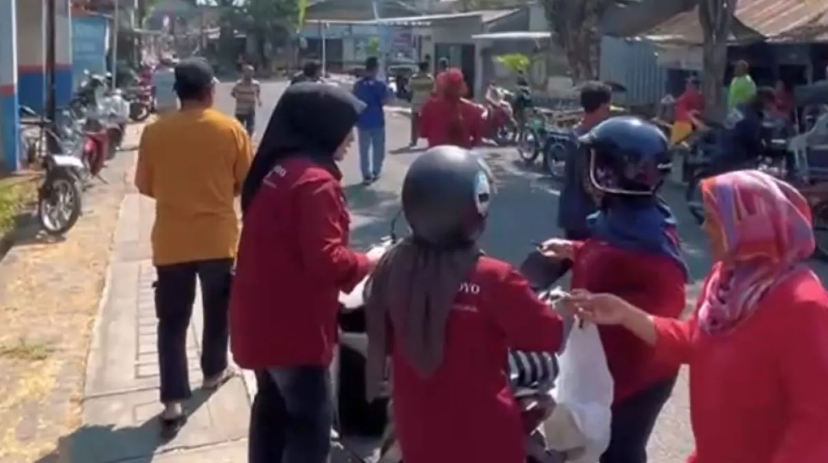 Bukan Cuma Urus Kasus, Anang Hartoyo Law Office Rutin Sapa Kaum Duafa Lewat Jumat Berkah