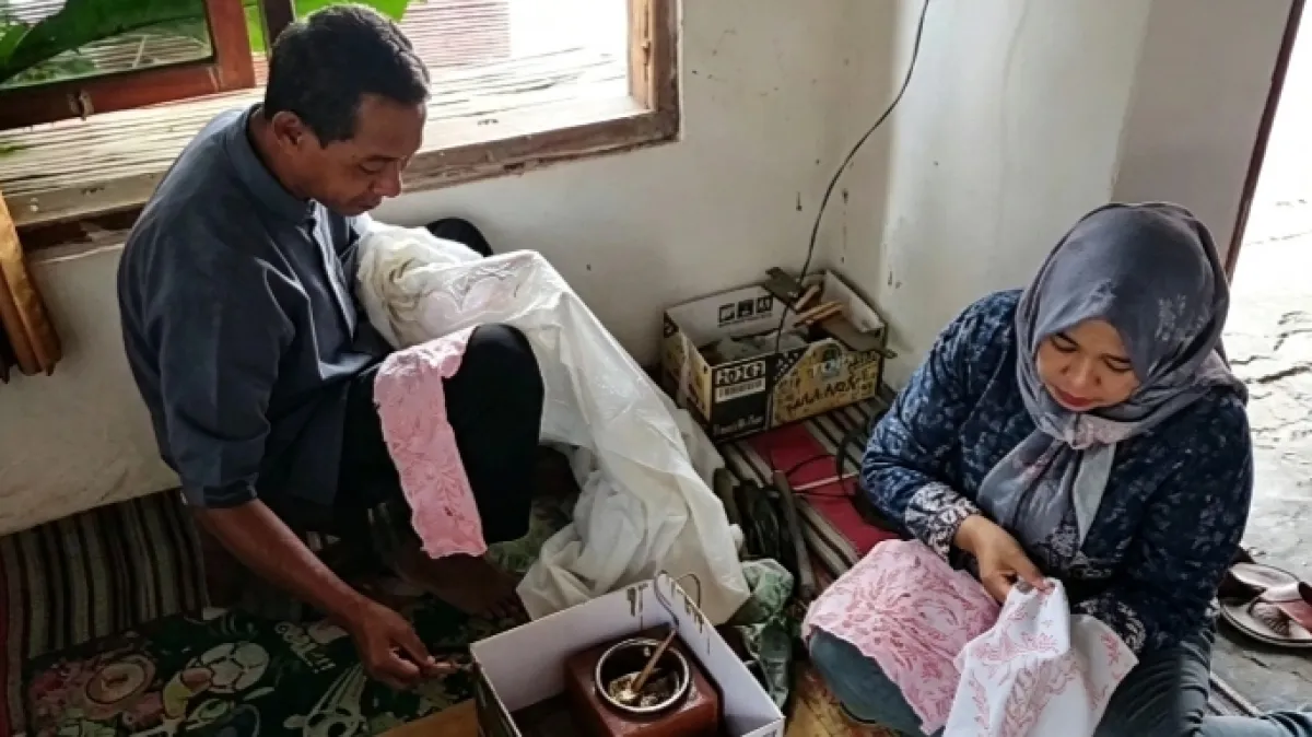 Potensi Terganjal Modal, Mengintip Geliat Batik Tulis Jati Waras Khas Pace Nganjuk