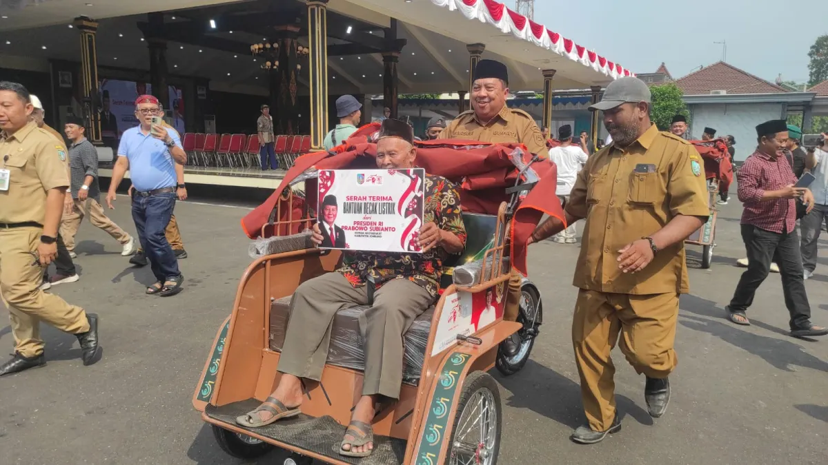 Ratusan Tukang Becak Asal Jombang Dapat BELIS Bantuan Presiden Prabowo Untuk Muktamar ke-35 NU