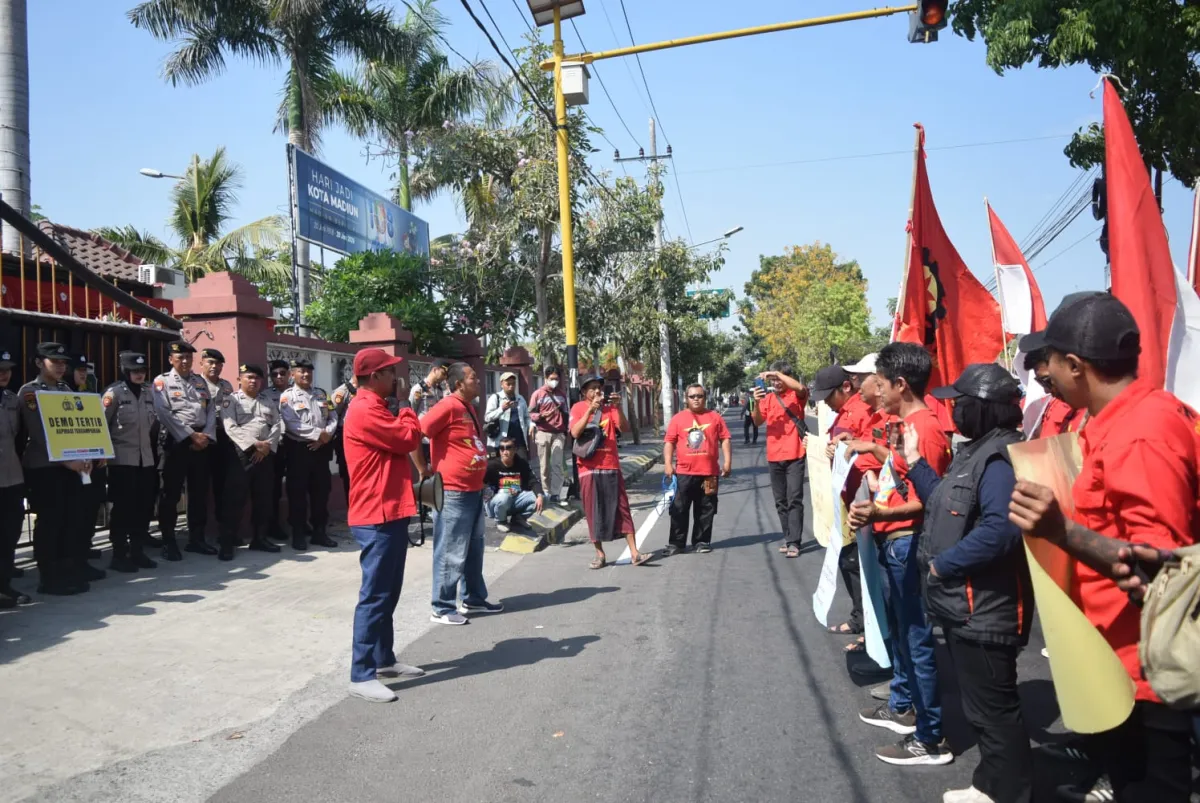 Gelar Aksi Demo, SBMR Tuntut DPR Segera Sahkan UU Perampasan Aset dan Hukuman Mati Koruptor