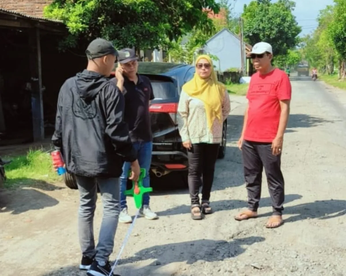 Kawal Infrastruktur Dapil 3, Srikandi Gerindra Dia Aruma Tuntaskan Masalah Jalan Rusak di Nganjuk