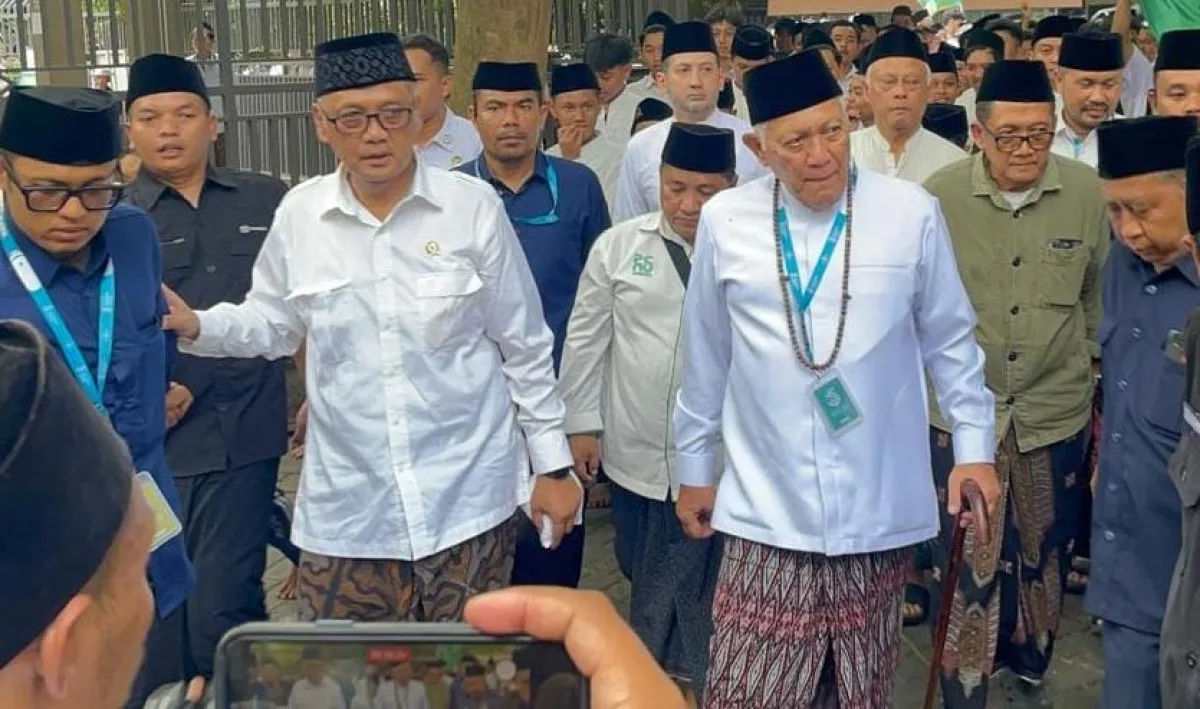 Pekik Takbir dan Salawat Menggema, Gus Kikin Pulang ke Tebuireng Bawa Amanah PBNU