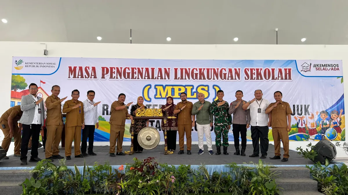 Bakar Semangat Siswa Sekolah Rakyat, Kang Marhaen Beberkan 7 Jurus Rahasia Orang Sukses di MPLS Nganjuk