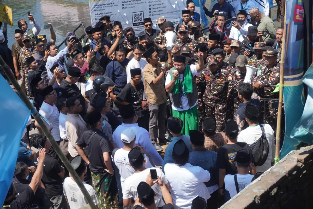 Ricuh di Luar Gedung Muktamar ke-35 NU, Massa Simpatisan Gus Yusuf Menerobos Barikade Banser di Tambakberas