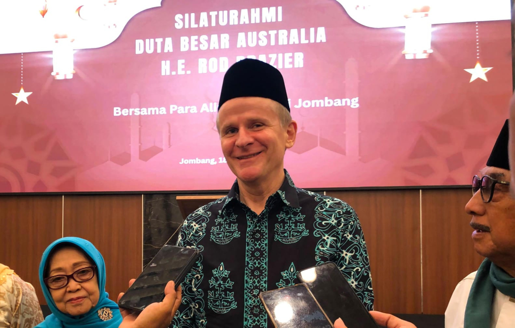 Duta Besar Australia untuk Indonesia, H.E. Rod Brazier, melakukan kunjungan kerja dan bertemu para alim ulama di Jombang (Saha/SRTV)
