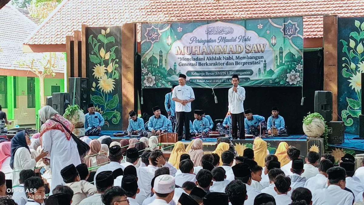 Cetak Generasi Berakhlak Mulia, SMPN 1 Tanjunganom Gelar Peringatan Maulid Nabi Muhammad SAW