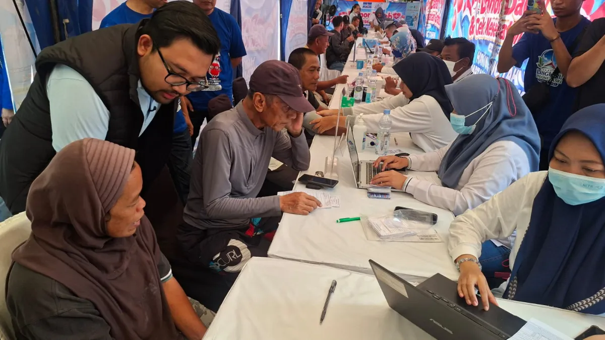 Donor Darah-Cek Kesehatan Gratis Meriahkan HUT ke-25 Partai Demokrat di Nganjuk, Wabup Trihandy Apresiasi Kepedulian War