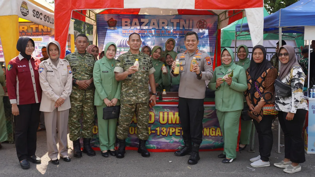 Gelar Bazar Murah HUT ke-81 TNI, Kodim 0814 Jombang Diserbu Warga