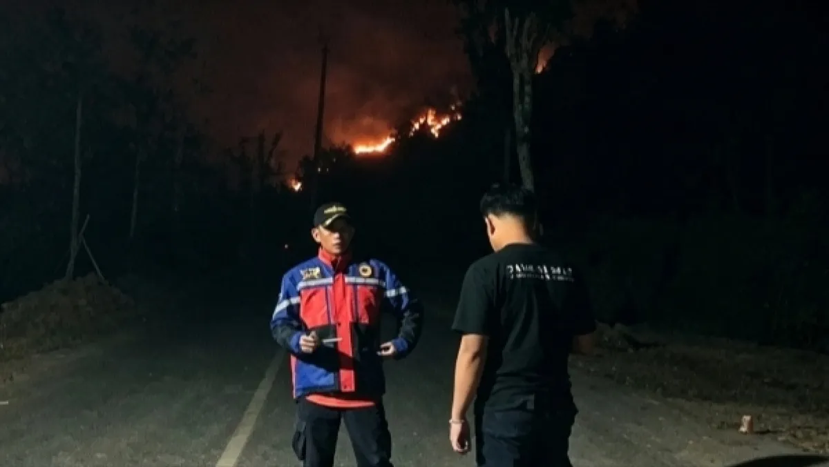 Kebakaran Hutan Gunung Wilis Nganjuk Meluas hingga 2 Hektar, Petugas Bersiaga Halau Api Mendekati Pemukiman