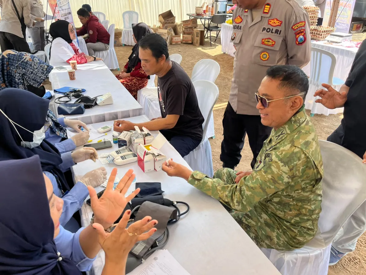 Jemput Bola Pelayanan, Polres Blitar Bawa Sembako Murah Hingga Uji SIM ke Desa Bululawang