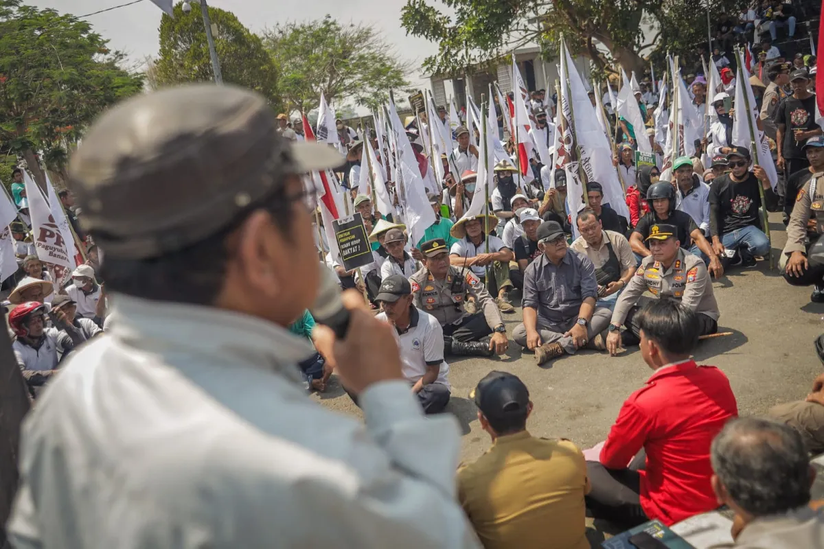 Desak Penyelesaian Konflik Agraria, Ratusan Petani Blitar Gelar Aksi Demo di Depan Kantor Bupati