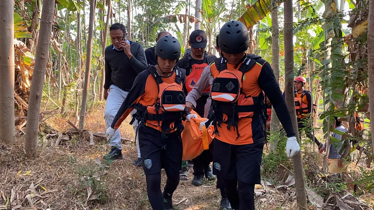 Pamit Mancing Balita Kertosono Ditemukan Meninggal di Sela Eceng Gondok