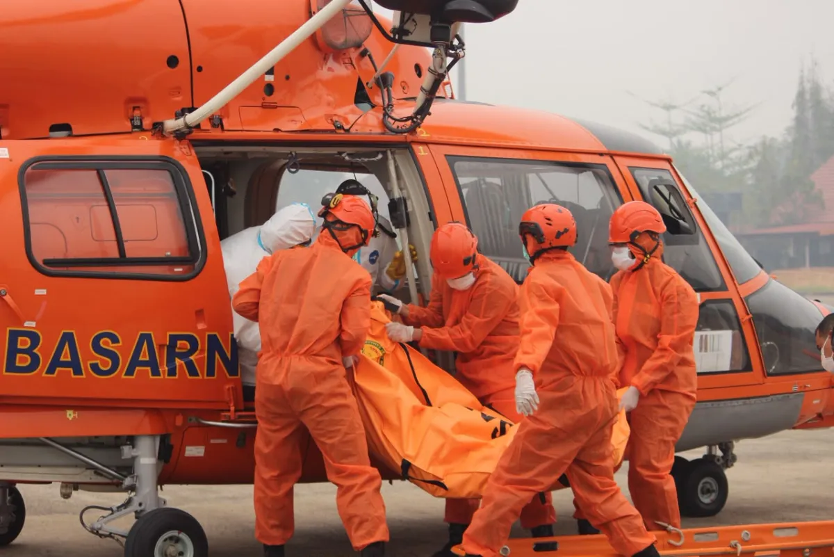 Evakuasi Udara Dramatis, Dua Helikopter Basarnas Angkut 7 Korban KM Virgo Transport 8 ke Banjarmasin