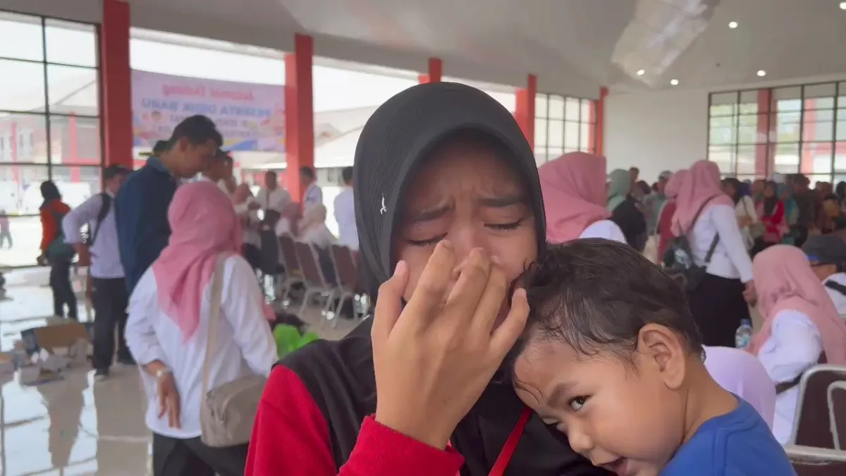 Peluk Erat Adik Tercinta, Putri Bertaruh Rindu demi Cita-Cita di Sekolah Rakyat Nganjuk