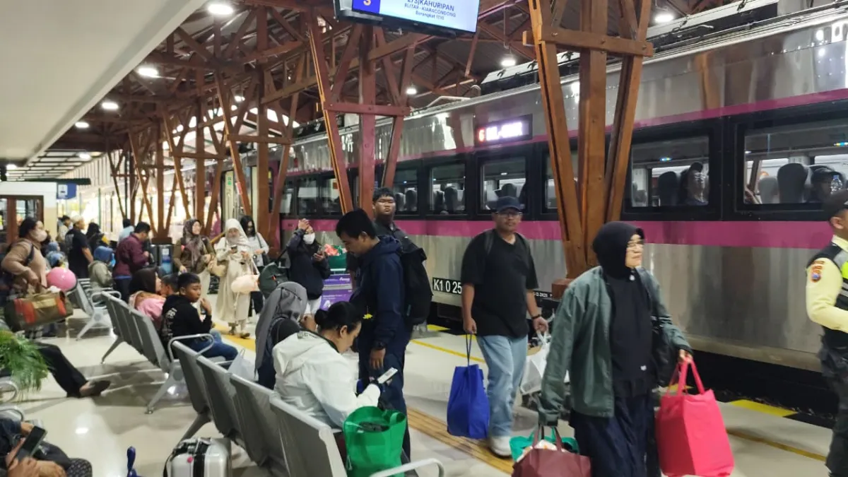 Anak Gunung Krakatau Erupsi, KAI Operasikan KA Tambahan Relasi Malang-Gambir Lewati Daop 7 Madiun