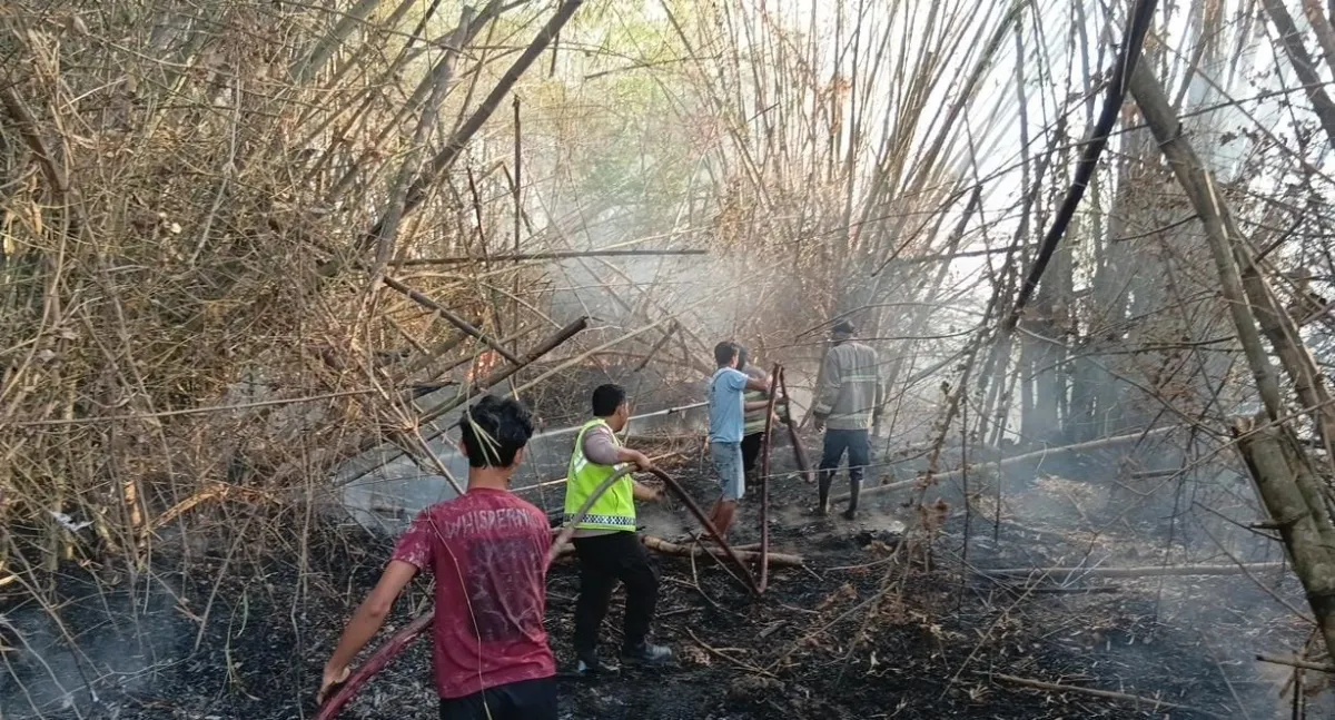 Aksi Cepat Polres Lamongan dan Damkar Padamkan Kebakaran Sukodadi-Mantup