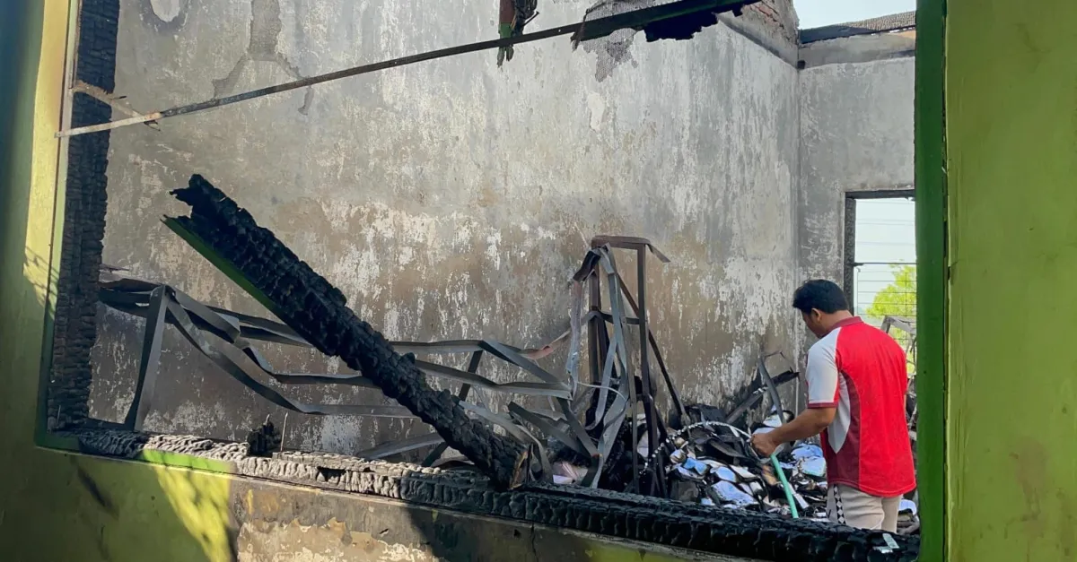 Ruang Perpustakaan dan BK SMPN 2 Perak Jombang Ludes Terbakar, Catatan Administrasi dan Data Siswa Hangus