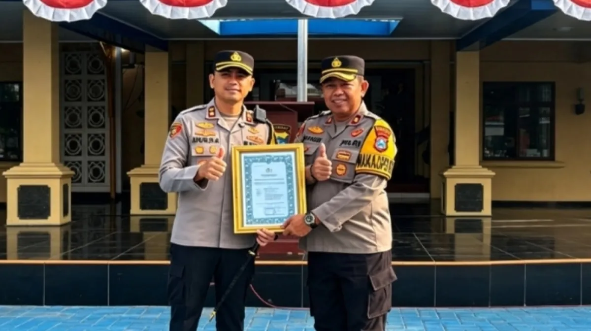 Sentuhan Seni di Balik Seragam Polisi, Wakapolres Pacitan Kompol Mukid Rilis Lagu “Tresno Godhong Koro”