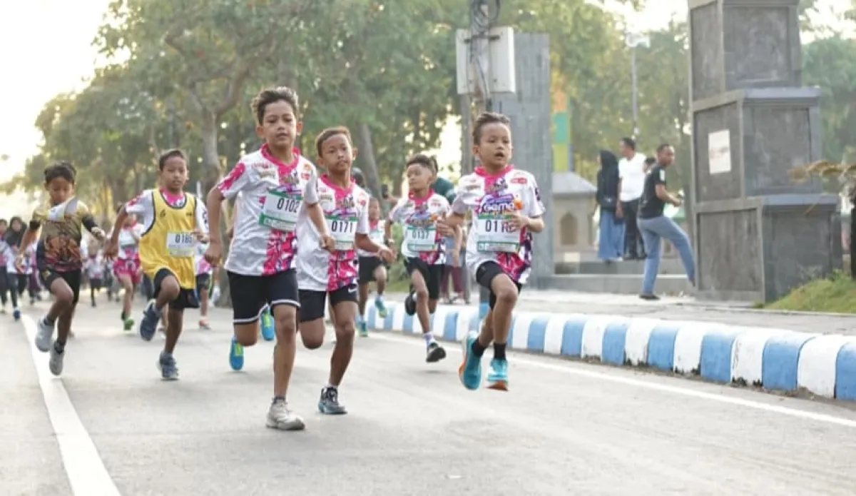 Peringati Ultah Ke-6 Gema Frozen, Ribuan Runners Sulap Rute Lari Jombang Bebas Sampah Plastik