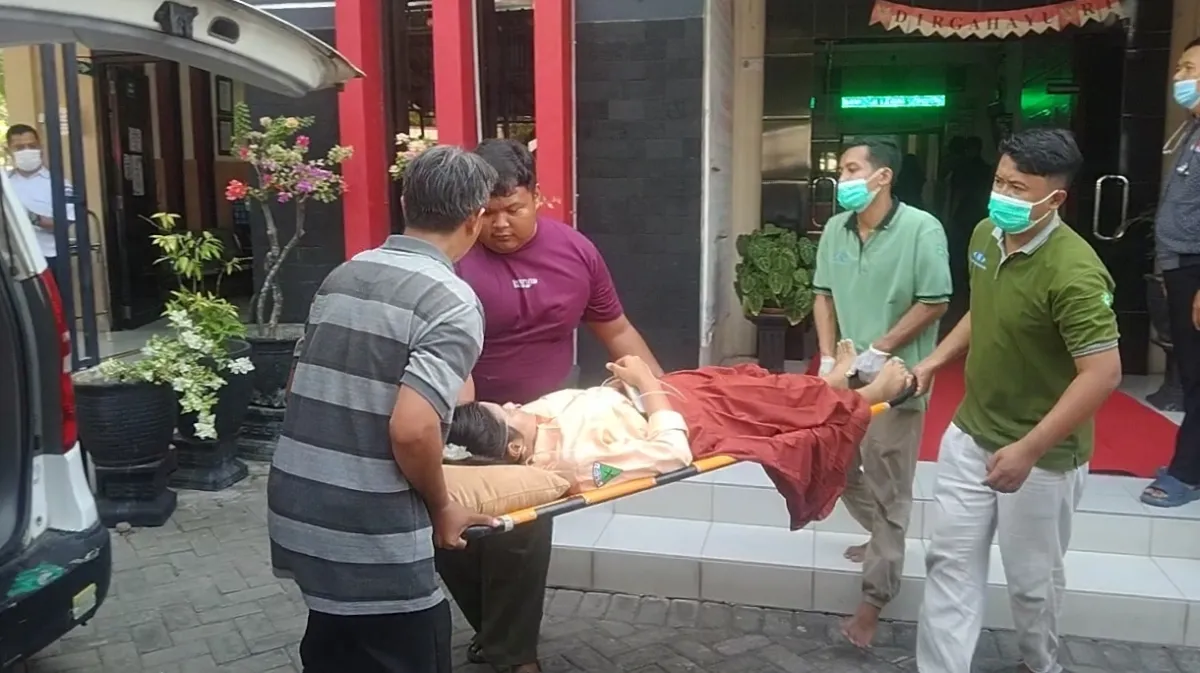 Tragedi MBG di SMAN 3 Nganjuk, Puluhan Siswa Keracunan Massal, Armada Ambulans Dikerahkan untuk Evakuasi Darurat