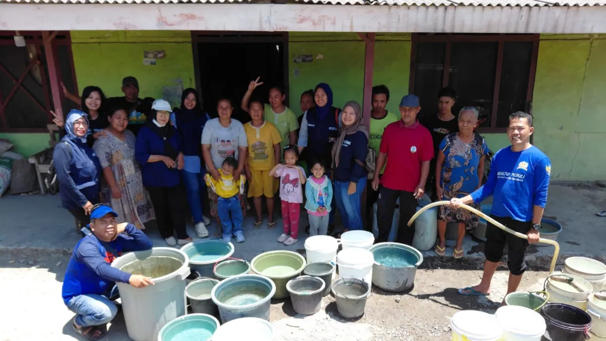 Kemarau Panjang Terjang Ngluyu, Komunitas Nganjuk Peduli Gelontorkan 20 Ribu Liter Air Bersih untuk Warga Dusun Gurit