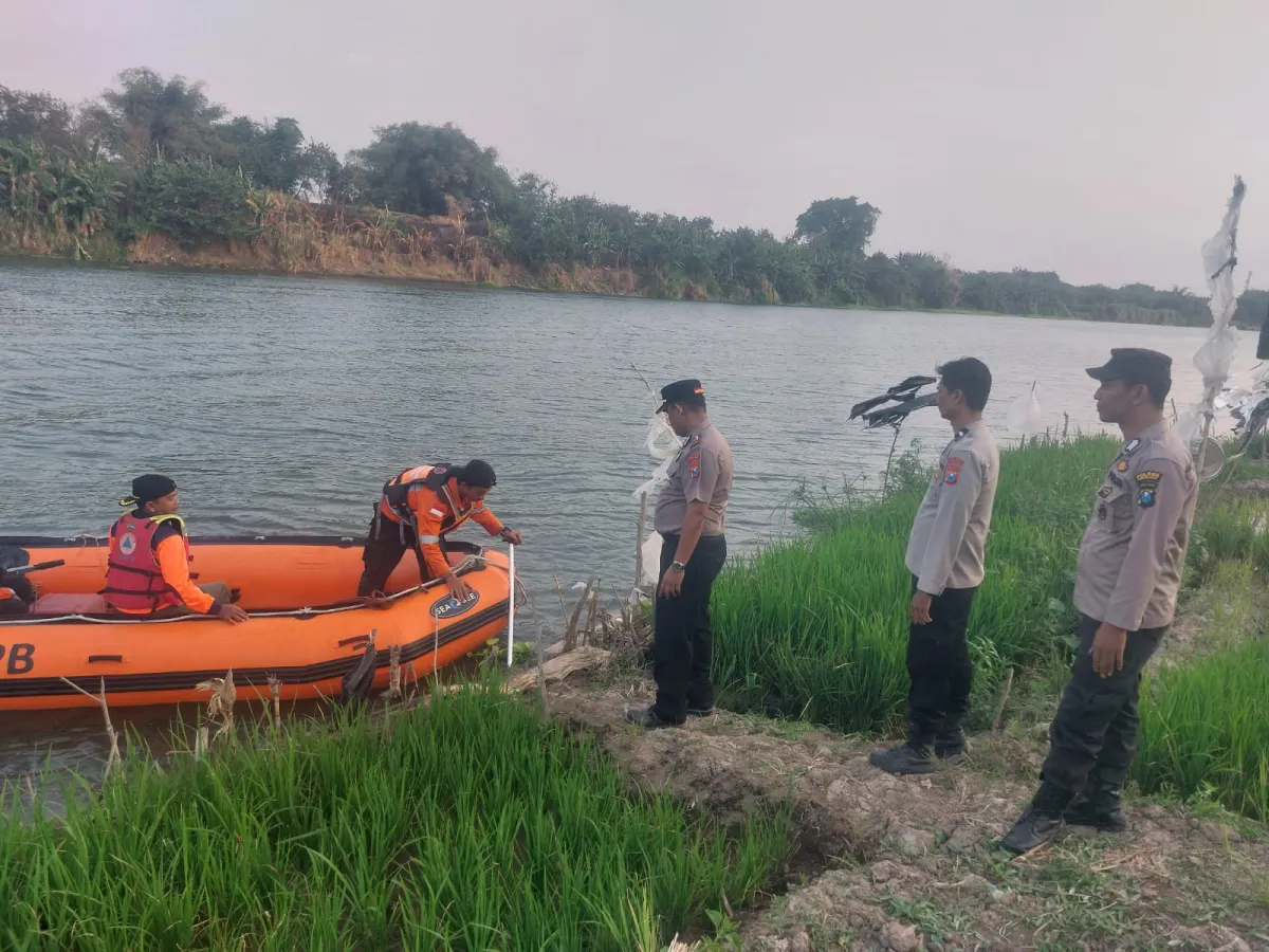 Pamit Keluar Naik Motor, Warga Kudu Lenyap di Tanggul Sungai Brantas Ngusikan Jombang