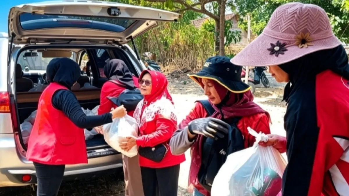 Aksi Nyata untuk Wong Cilik, PDIP Nganjuk Gelontorkan Air Bersih dan Sembako di Tiga Dusun Desa Pule