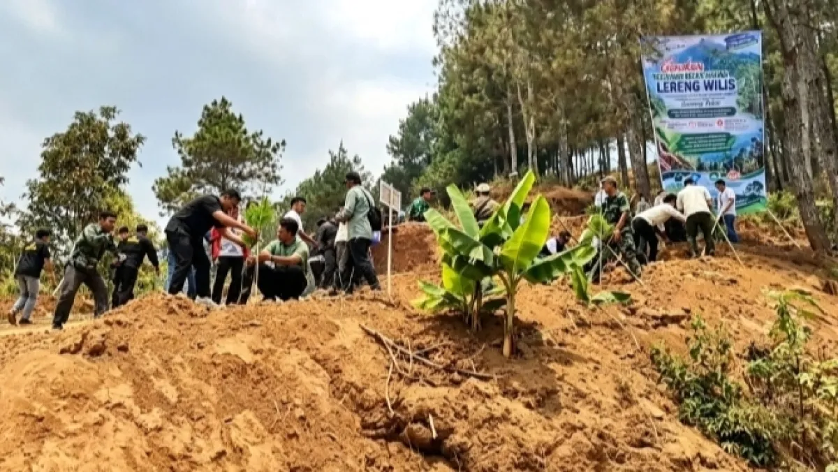 Warga, Tokoh Adat, dan Pengembang Menyatu Hijaukan Kawasan Watu Lawang
