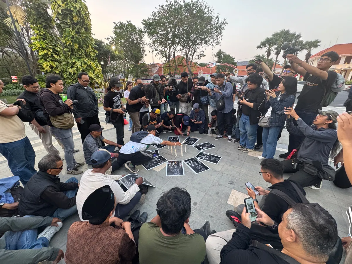 Kawan Hilang di Selat Sunda, PFI & IJTI Surabaya Gelar Aksi Solidaritas dan Doa Bersama
