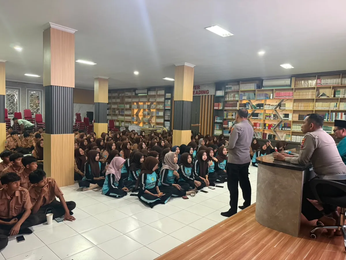 Polres Lamongan Masuk Sekolah, Bukan Cuma Razia, Polisi Kini Ajari Pelajar Cara Bijak Pakai AI