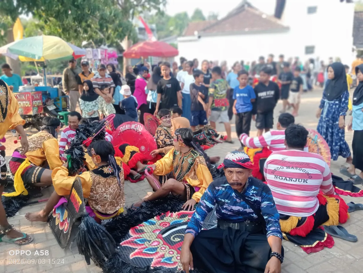 Lestarikan Budaya, Kirab Reog Gembong Asmoro Semarakkan PHBN ke-81 di Salamrojo