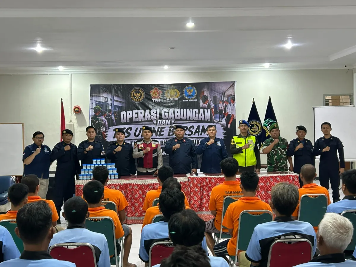Cegah Narkoba Masuk Blok, Rutan Nganjuk Bersama TNI-Polri dan BNNK Gelar Razia Gabungan Serta Tes Urine