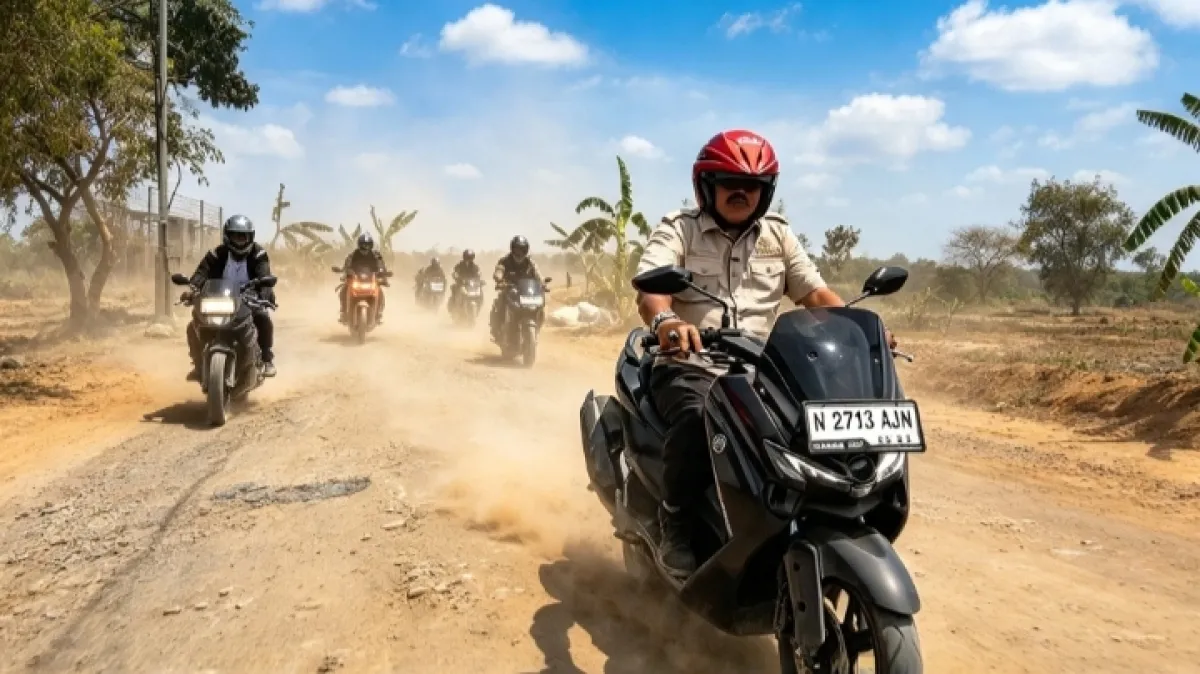 Tampil Nyentrik Ala Bikers, Bupati Marhaen Tunggangi NMAX Tembus Jalan Desa Demi Resmikan Jembatan Garuda