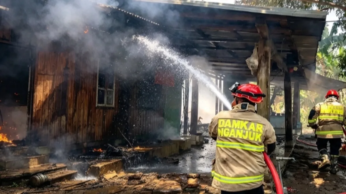 Diduga Akibat Korsleting Listrik, Rumah Warga Bagor Hangus Terbakar, Dua Orang Alami Luka Bakar
