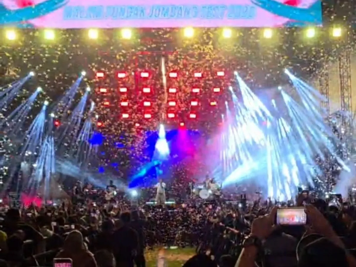 Kemeriahan Malam Puncak Jombang Fest 2026, d'Masiv Hipnotis Ribuan Warga di Alun-Alun Jombang