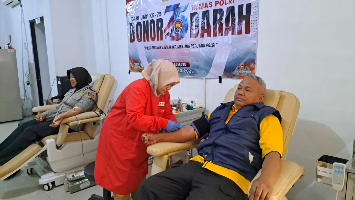 Setetes Darah untuk Kemanusiaan : Polres Nganjuk Gelar Aksi Donor Darah Peringati HUT ke-75 Humas Polri