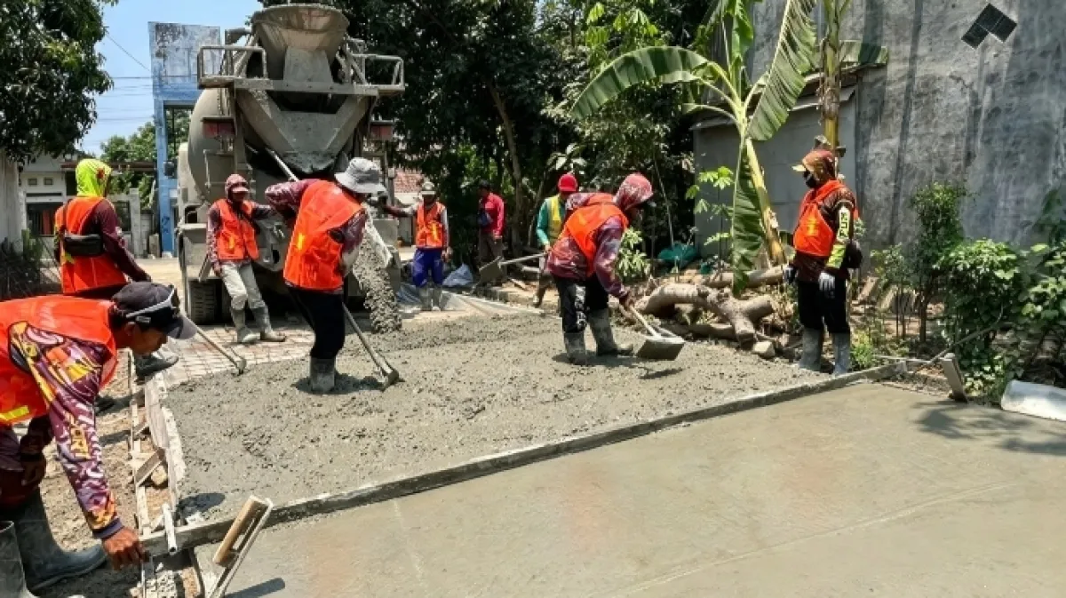 Tingkatkan Konektivitas Warga, Jalan Desa Prayungan Jatikalen Mulai Dibeton