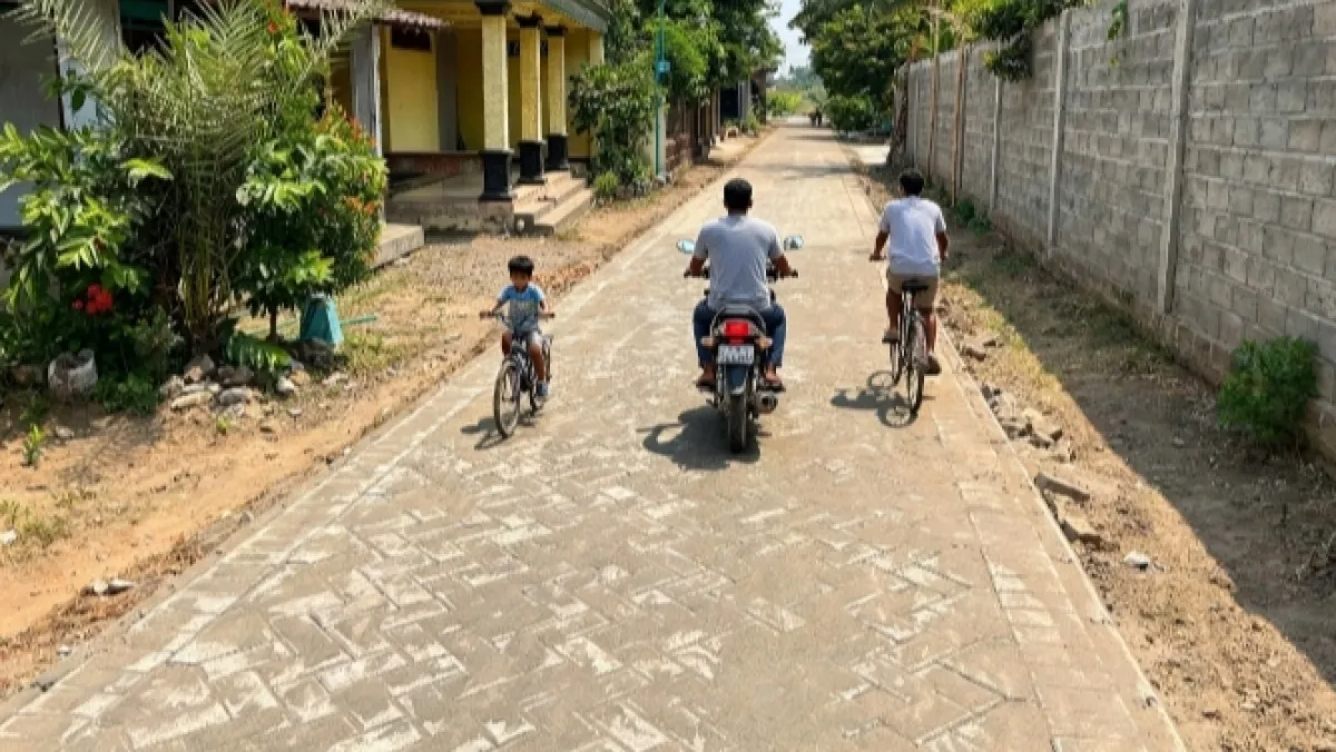 Akses Ekonomi Desa Kedungombo Makin Hidup Usai Jalan Lingkungan Selesai Dipaving