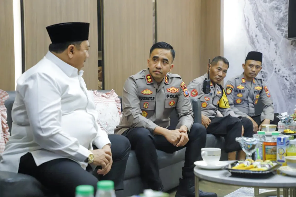 Resmi Menjabat, Kapolres Jombang AKBP Yanto Mulyanto Silaturahmi ke Bupati Warsubi