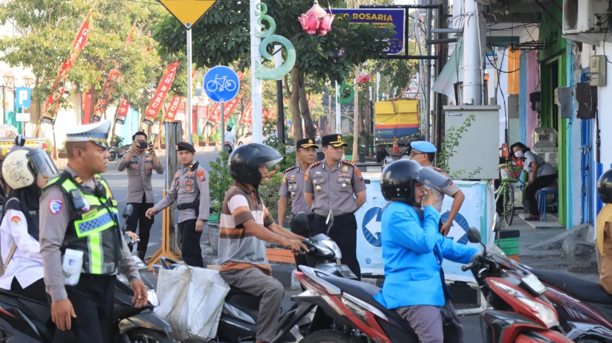 Kapolres Nganjuk Turun Jalan Pimpin 'Patroli Jogo Omah', Urai Kemacetan dan Sapa Warga