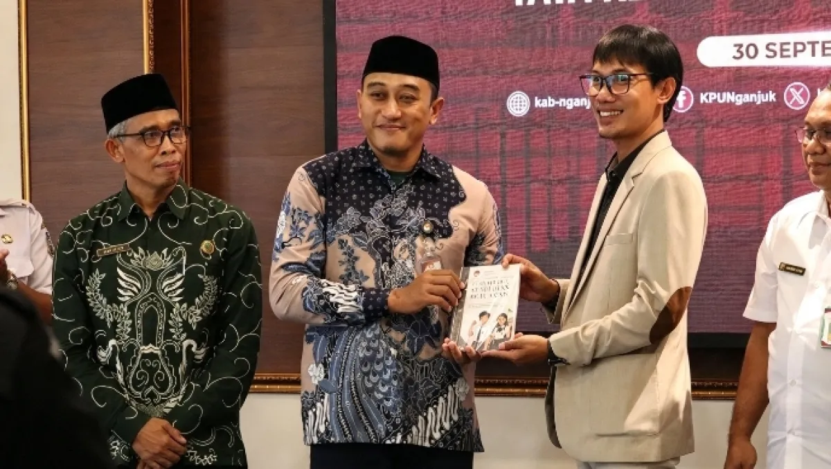 Luncurkan Buku "Tata Kelola Pemilihan Ketua OSIS", KPU Nganjuk Edukasi Pemilih Pemula Menuju Pemilu 2029