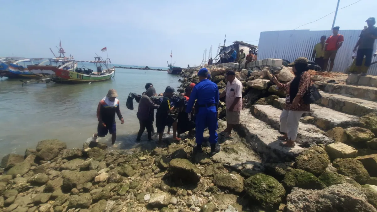 Niat Betulkan Baling-Baling Terlilit Karung Plastik, Nelayan Lamongan Tewas Terjatuh ke Laut
